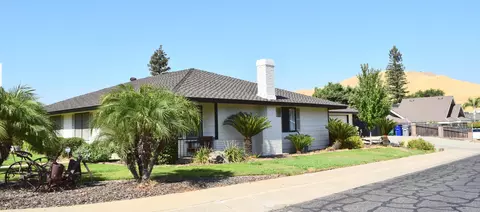 714 N Pepper St, Woodlake, CA 93286