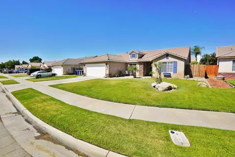 661 Sandcastle Ave, Lemoore, CA 93245 photo 2