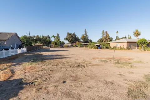 E Murphy Avenue, Laton, CA 93242 photo 2