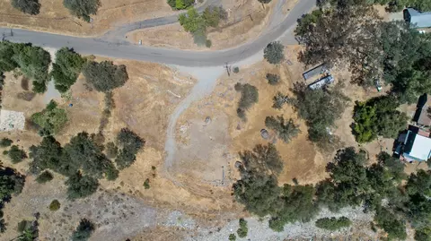 44428 Dinely Dr, Three Rivers, CA 93271 photo 4