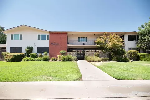 1411 S Divisadero St #5, Visalia, CA 93277