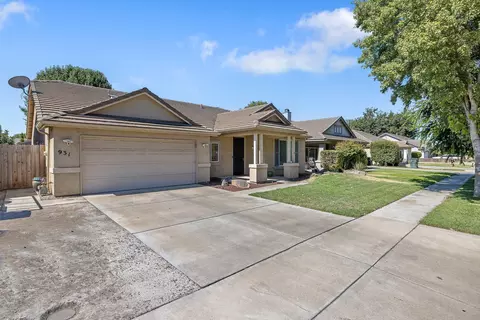 931 W Russell Ave, Visalia, CA 93277