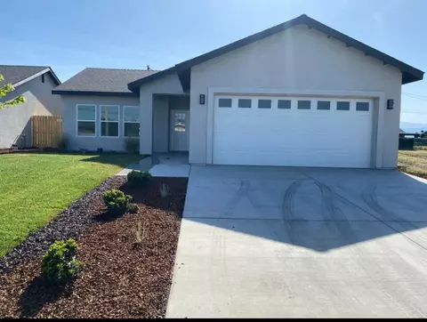 218 S Valencia Blvd, Woodlake, CA 93286