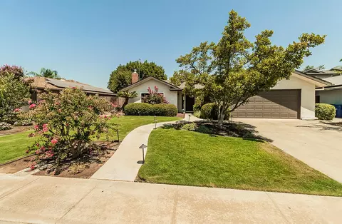 666 E Kip Patrick Dr, Reedley, CA 93654