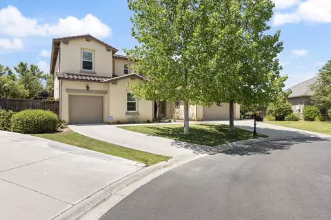 4231 N Meadowlark Ct, Clovis, CA 93619