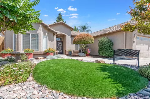 2328 E Beech Ct, Visalia, CA 93292