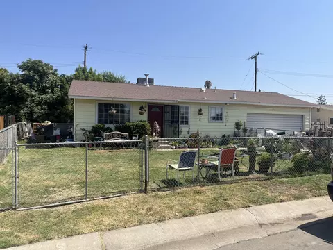 1614 W Modoc Ave, Visalia, CA 93291