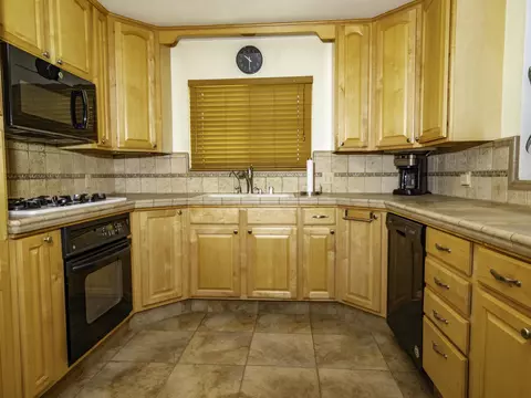 608 Emperor St, Exeter, CA 93221 photo 2