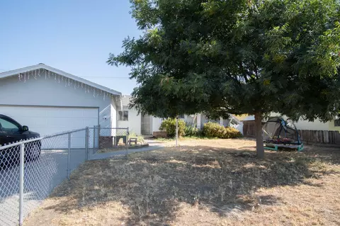 1892 W School Ave, Porterville, CA 93257