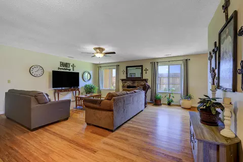 876 W Firebaugh Ave, Exeter, CA 93221 photo 14