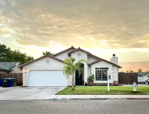 601 S Creekside St, Porterville, CA 93257