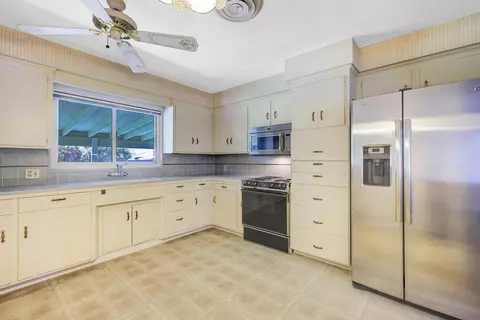 3227 E Meadow Ave, Visalia, CA 93292 photo 8