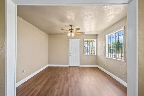437 S E St, Tulare, CA 93274 photo 6