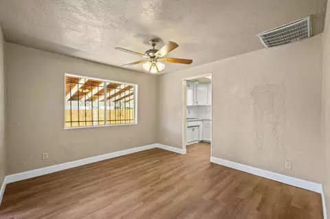 437 S E St, Tulare, CA 93274 photo 8