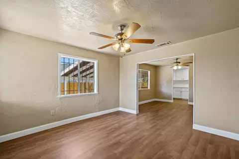 437 S E St, Tulare, CA 93274 photo 5