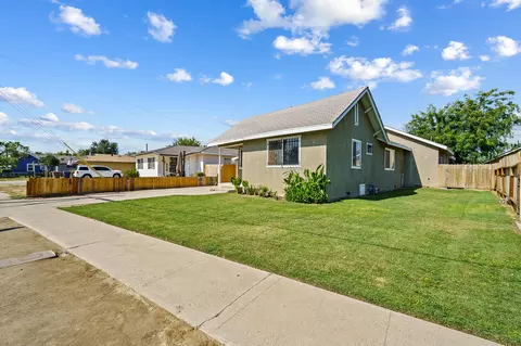 437 S E St, Tulare, CA 93274 photo 3