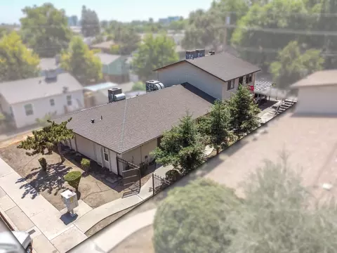 915 W Oak Ave, Visalia, CA 93291