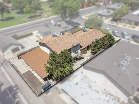 919 W Oak Ave, Visalia, CA 93291