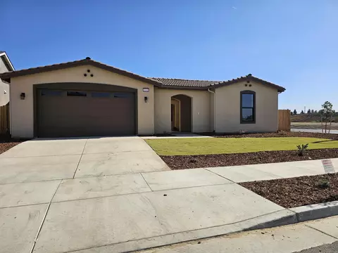 2240 S Burke St, Visalia, CA 93292