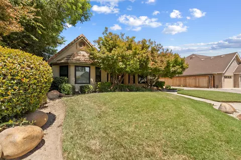 2606 E Harvard Ct, Visalia, CA 93292 photo 2
