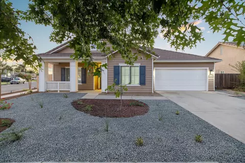 2531 Almaden St, Tulare, CA 93274