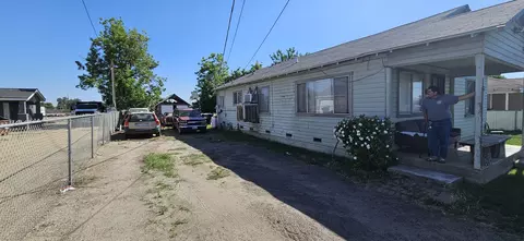 1005 E Douglas Ave, Visalia, CA 93292 photo 2