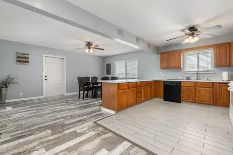 1075 Laurel Ln, Lemoore, CA 93245 photo 5