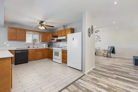 1075 Laurel Ln, Lemoore, CA 93245 photo 6