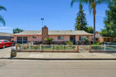 1525 E Walnut Ave, Tulare, CA 93274