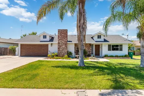 1049 Homassel Ave, Lindsay, CA 93247