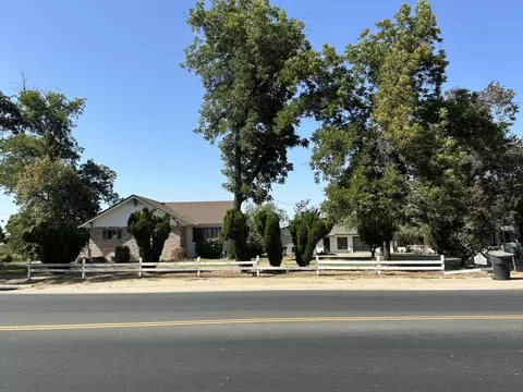 1736 E Houston Ave, Visalia, CA 93292