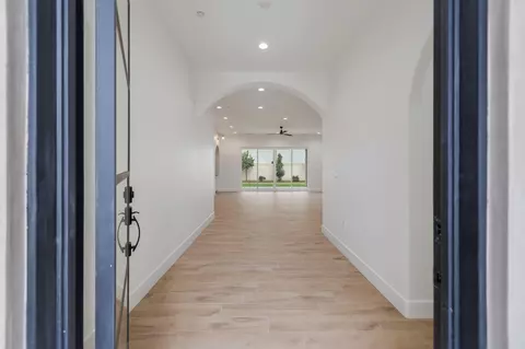 Entry Way - 3136 E Beech Ct, Visalia, CA 93292 photo 3 of 14