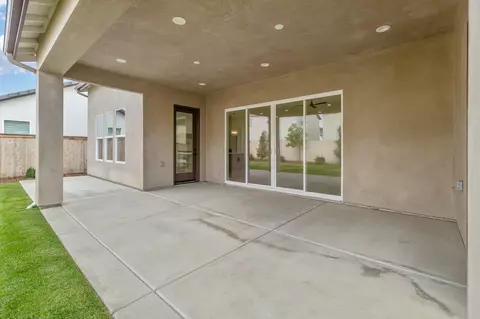 Exterior - 3136 E Beech Ct, Visalia, CA 93292 photo 9 of 11