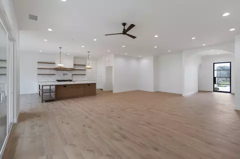 Living - 3136 E Beech Ct, Visalia, CA 93292 photo 4 of 7