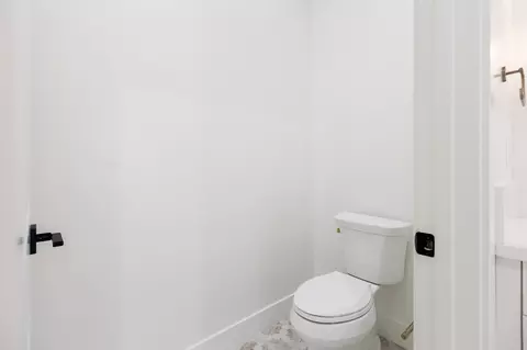 Bath - 3136 E Beech Ct, Visalia, CA 93292 photo 9 of 20