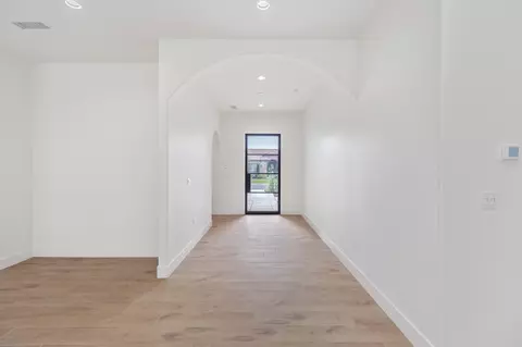 Entry Way - 3136 E Beech Ct, Visalia, CA 93292 photo 4 of 14