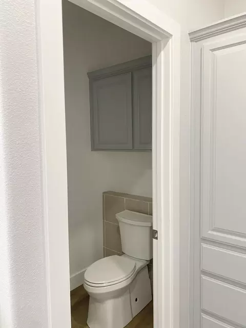 Bath - 620 Pheasant Ct, Exeter, CA 93221 photo 8 of 9