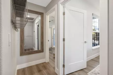 Entry Way - 620 Pheasant Ct, Exeter, CA 93221 photo 4 of 13