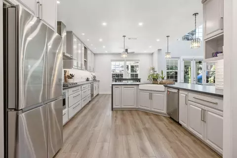 Kitchen - 620 Pheasant Ct, Exeter, CA 93221 photo 4 of 9