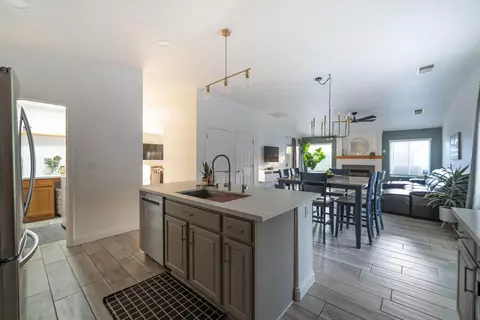 2139 S Crenshaw Ct, Visalia, CA 93277 photo 6