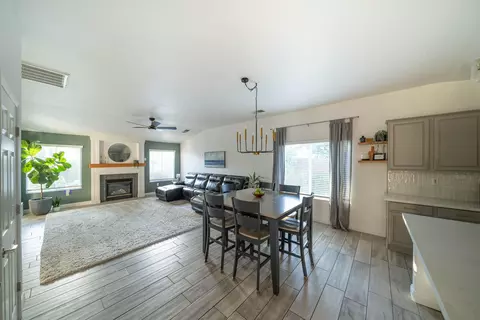 2139 S Crenshaw Ct, Visalia, CA 93277 photo 10