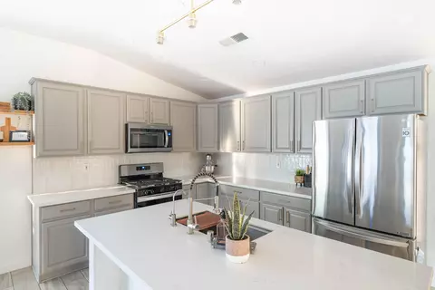 2139 S Crenshaw Ct, Visalia, CA 93277 photo 11