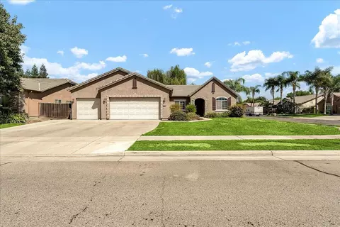 3044 S Spruce Ct, Visalia, CA 93292