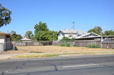 230 NW 2nd Ave, Visalia, CA 93291