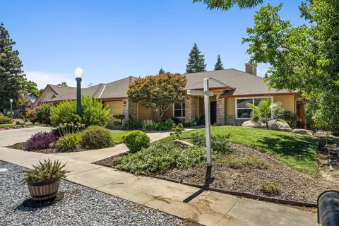 807 E Babcock Ct, Visalia, CA 93292