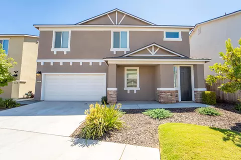 2212 S Aubree St, Visalia, CA 93292