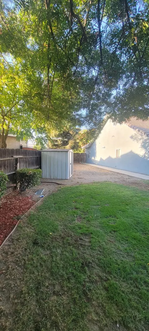 529 E Ferguson Ct, Visalia, CA 93292 photo 25