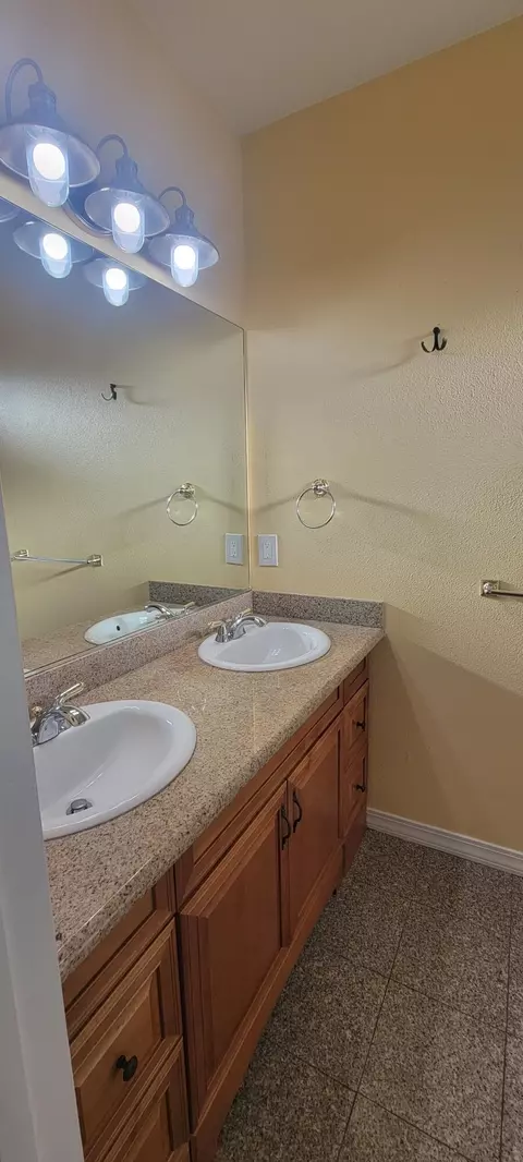 529 E Ferguson Ct, Visalia, CA 93292 photo 20