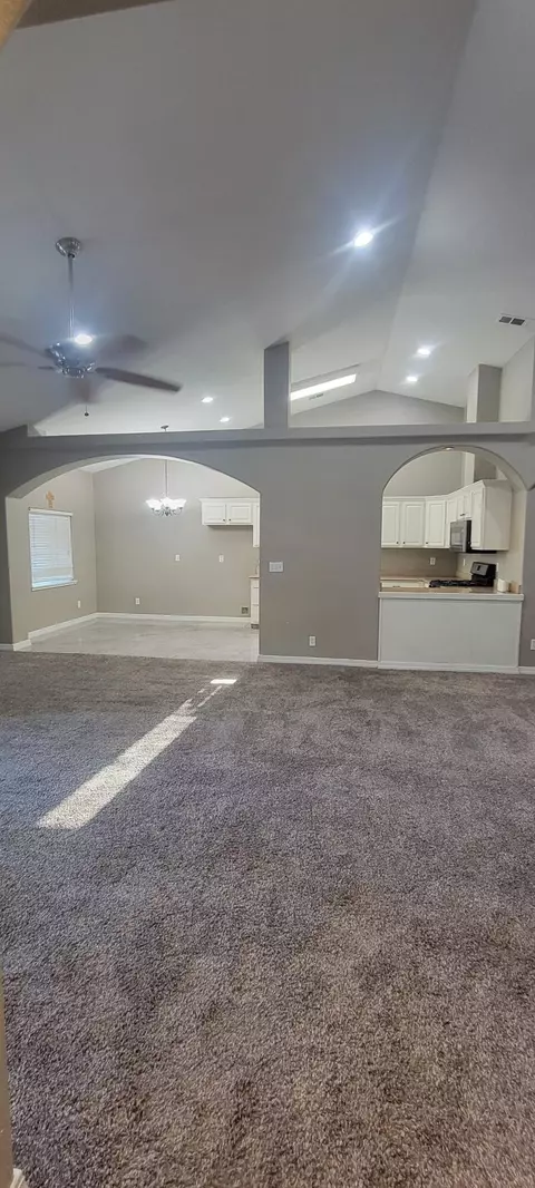 529 E Ferguson Ct, Visalia, CA 93292 photo 5