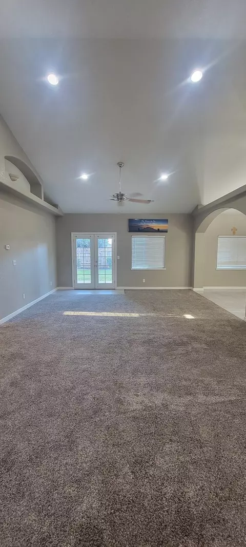 529 E Ferguson Ct, Visalia, CA 93292 photo 9